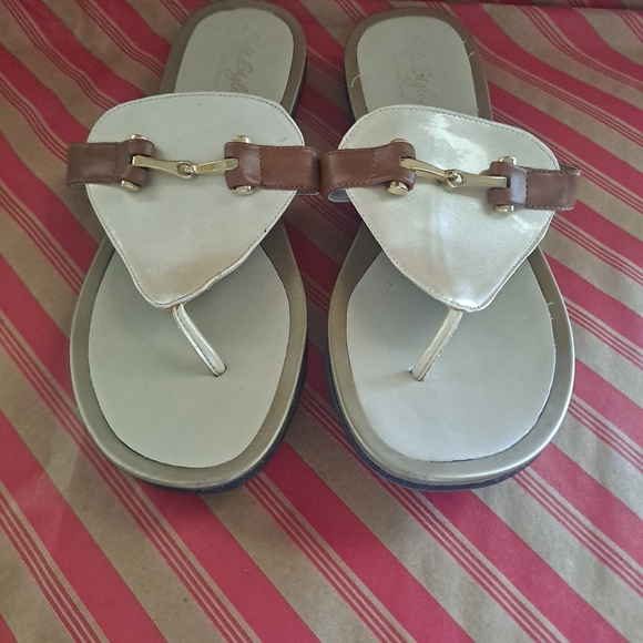 Soft Style Sandals - Picture 2 of 8